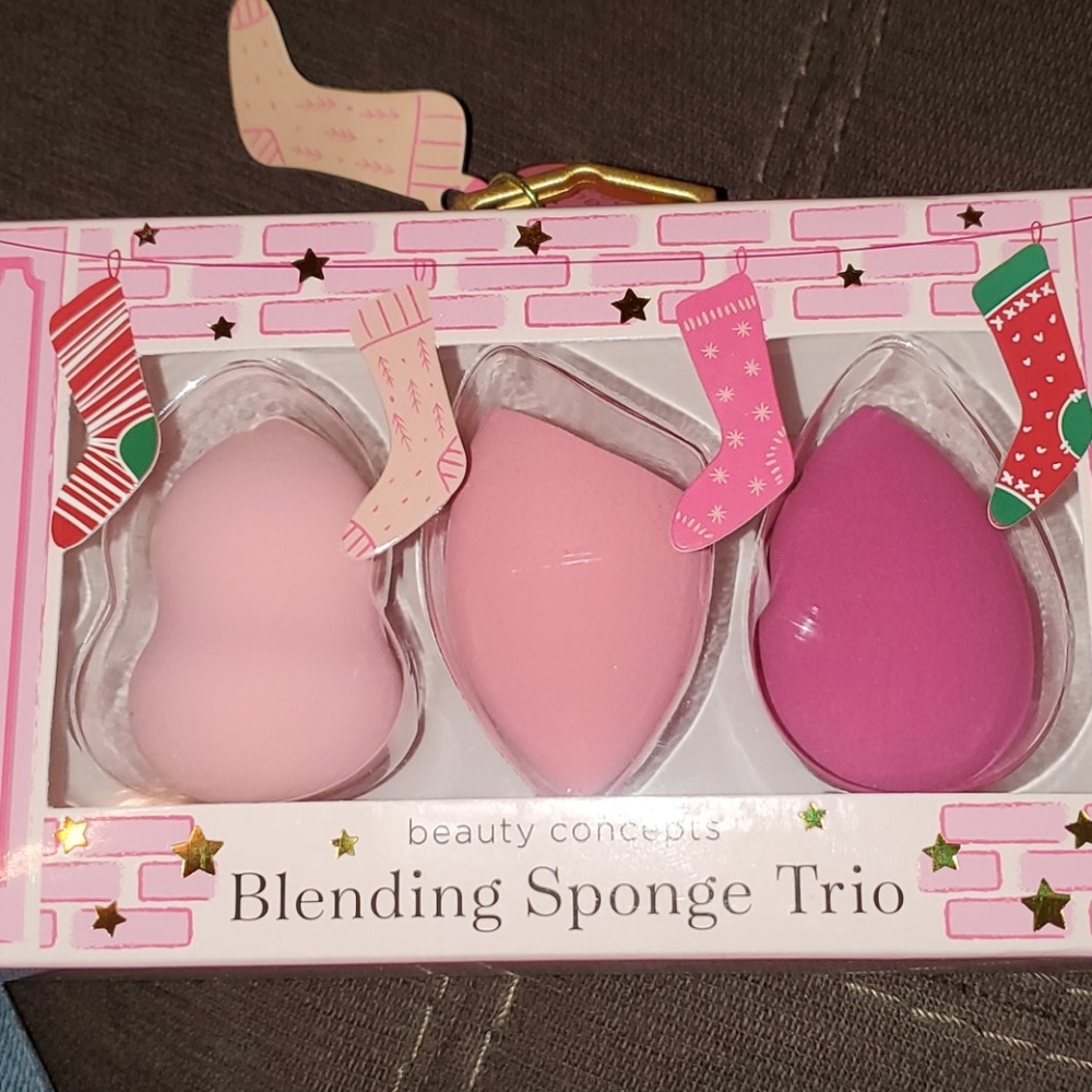 CYBER MONDAY Stocking stuffer! Blending sponges